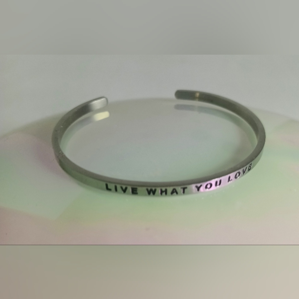 Mantra band Live What You Love Silver Cuff bracelet